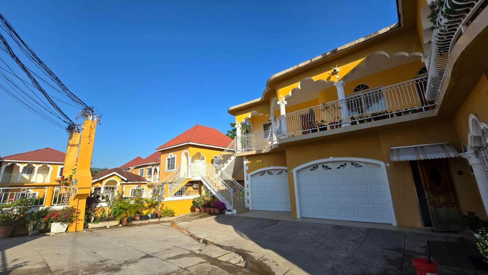 Wizzy Apartment White River Ocho Rios Bagian luar foto